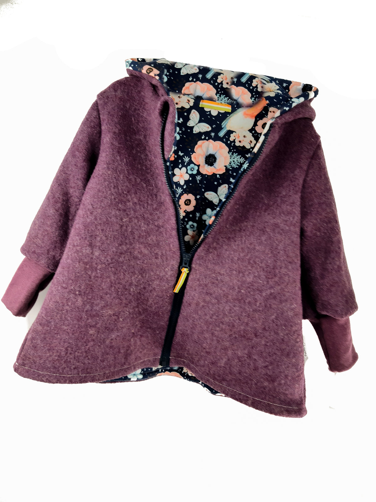 Walkmantel aus Merino Wollfleece flieder meliert mit Vögelchen dunkelblau