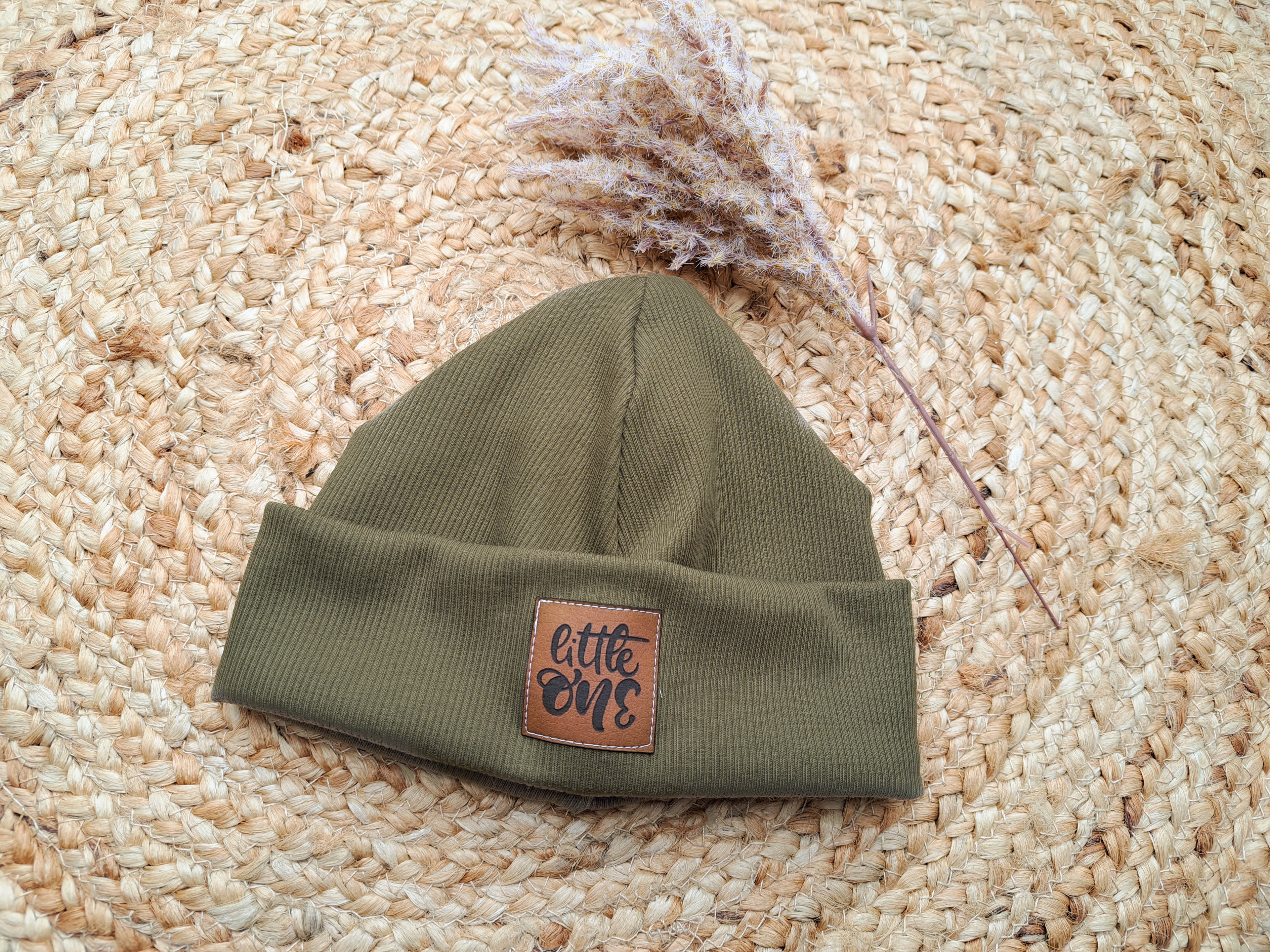 Hipster Beanie Feinripp khaki 46-48 Logo Líttle One