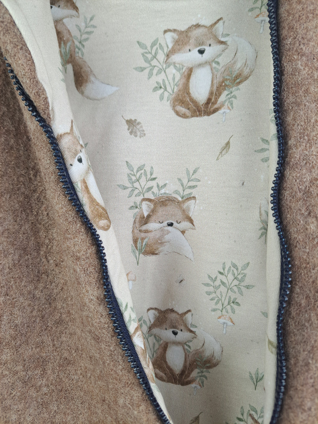 Walk jacket made of Merino wool, mottled brown with forest foxes