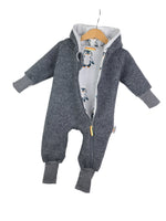 Walkoverall grau meliert mit Pinguinbaby