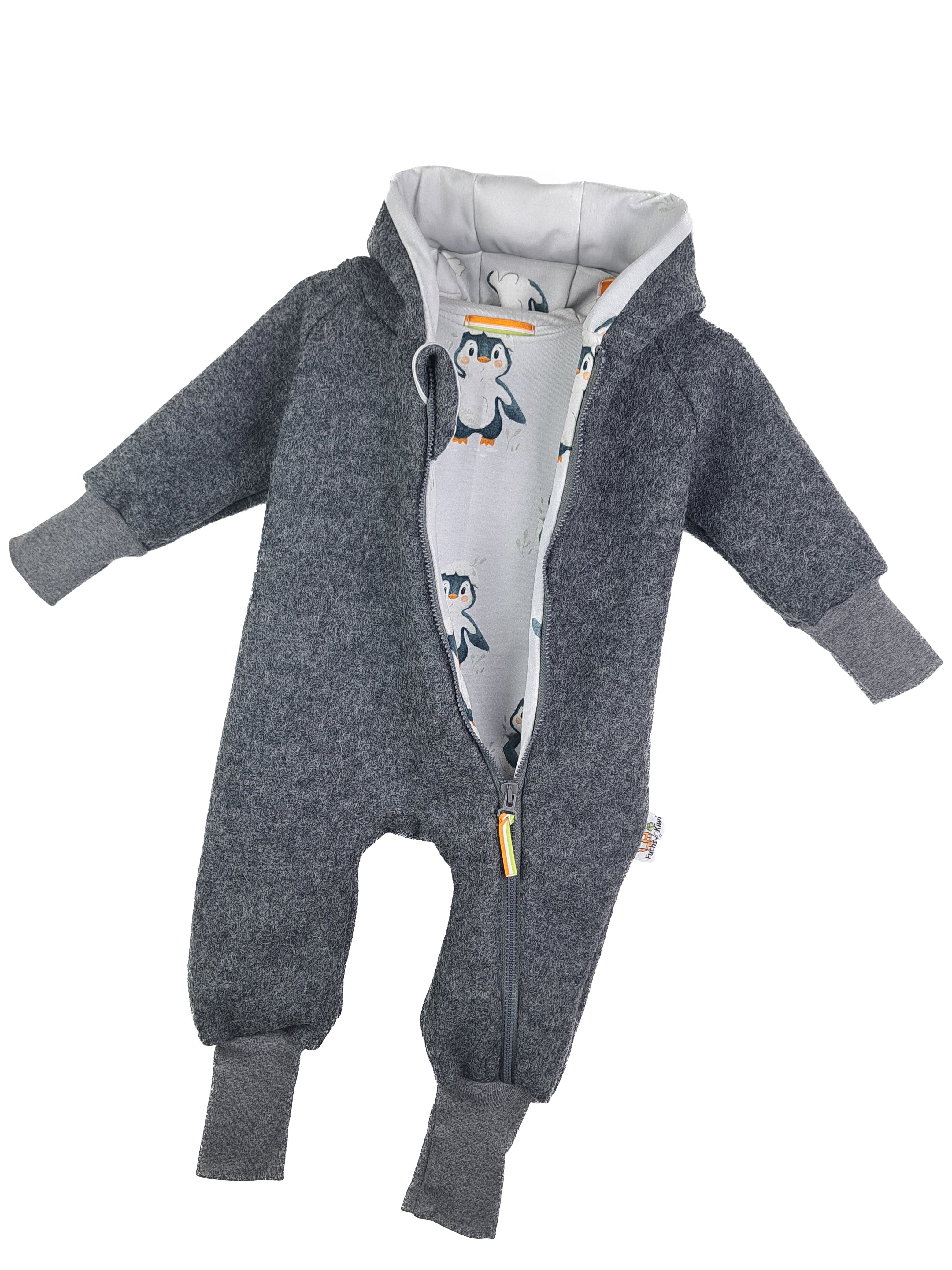 Walkoverall Merino Wollfleece grau mit Pinguinbaby 110/116
