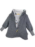 Walkmantel aus Merino Wollfleece grau mit Pinguinbaby