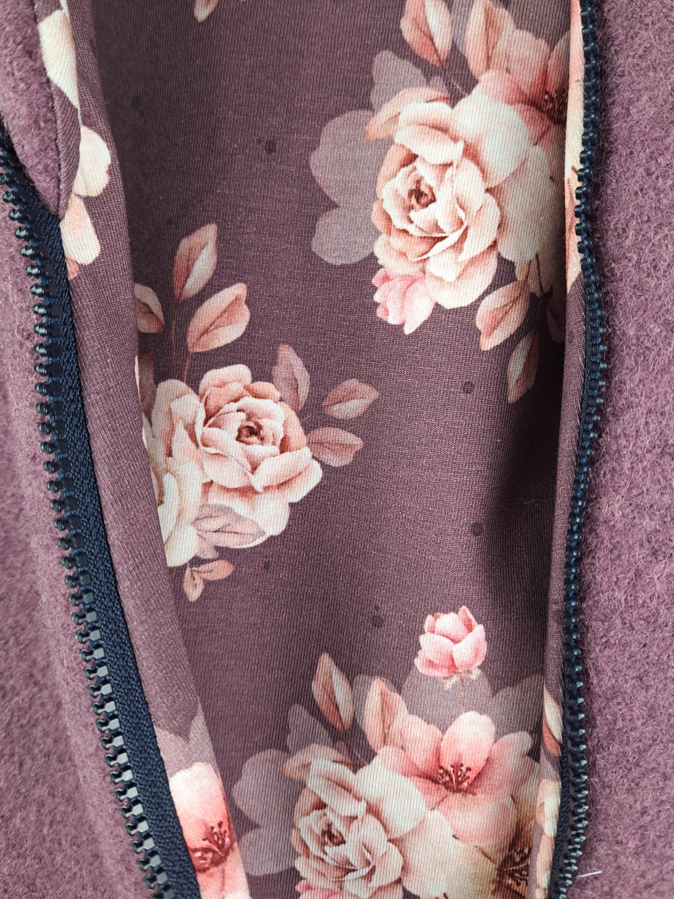 Walkmantel flieder mit Lovely Flowers