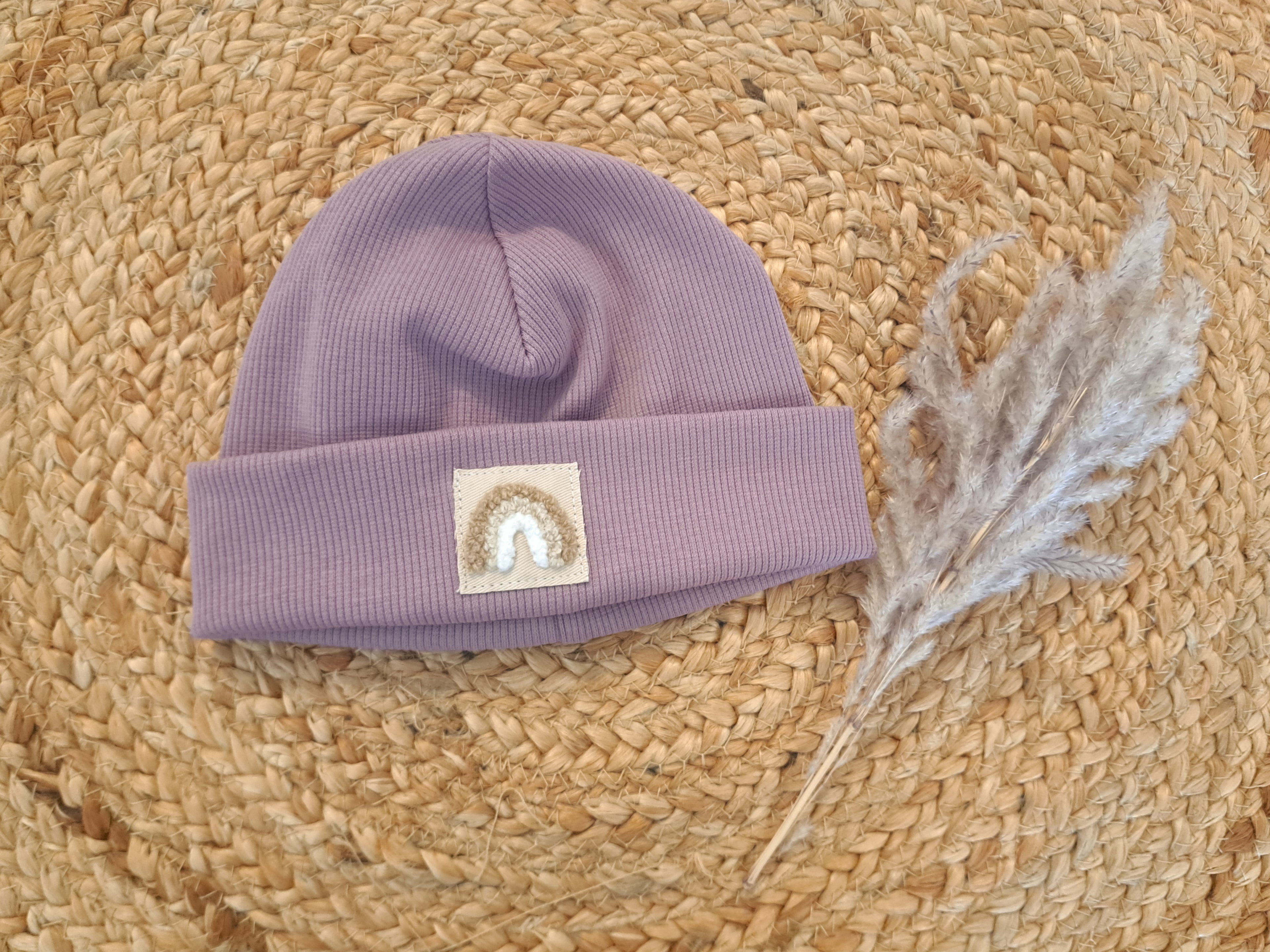 Hipster Beanie Feinripp mauve 46-48 Logo Regenbogen