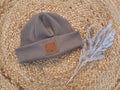 Hipster Beanie Feinripp taupe 44-46 Logo Fuchs
