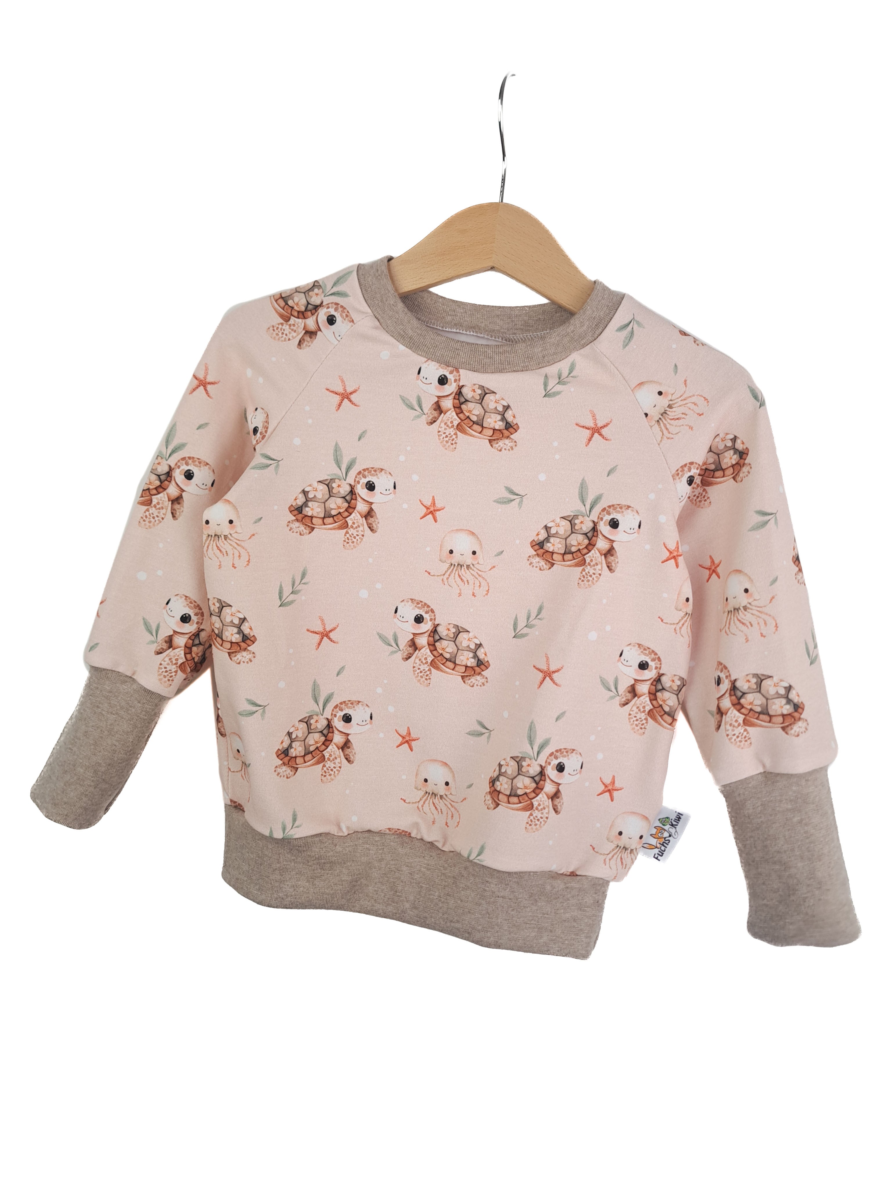 Sweater underwater world sand