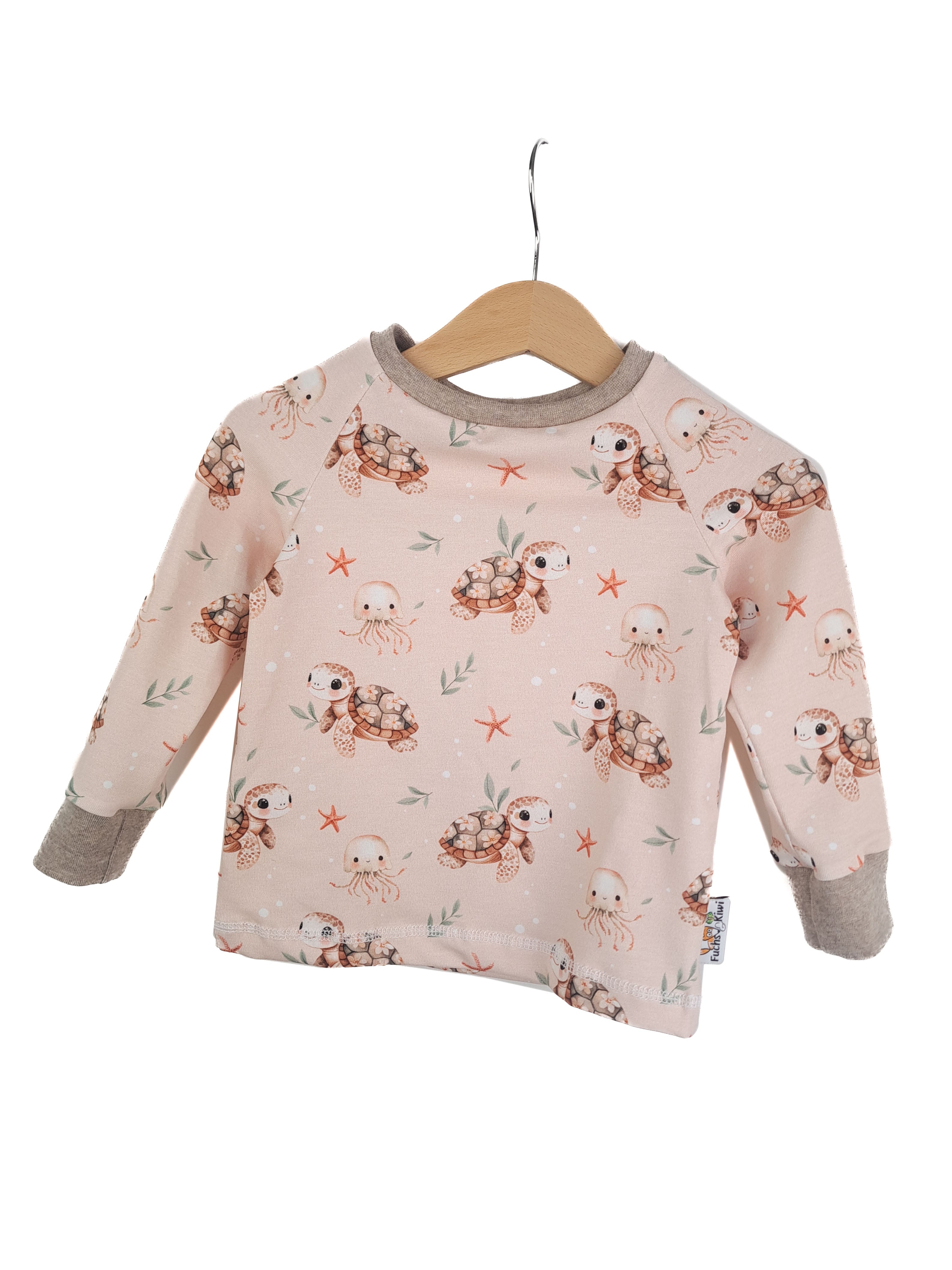Long-sleeve shirt underwater world sand