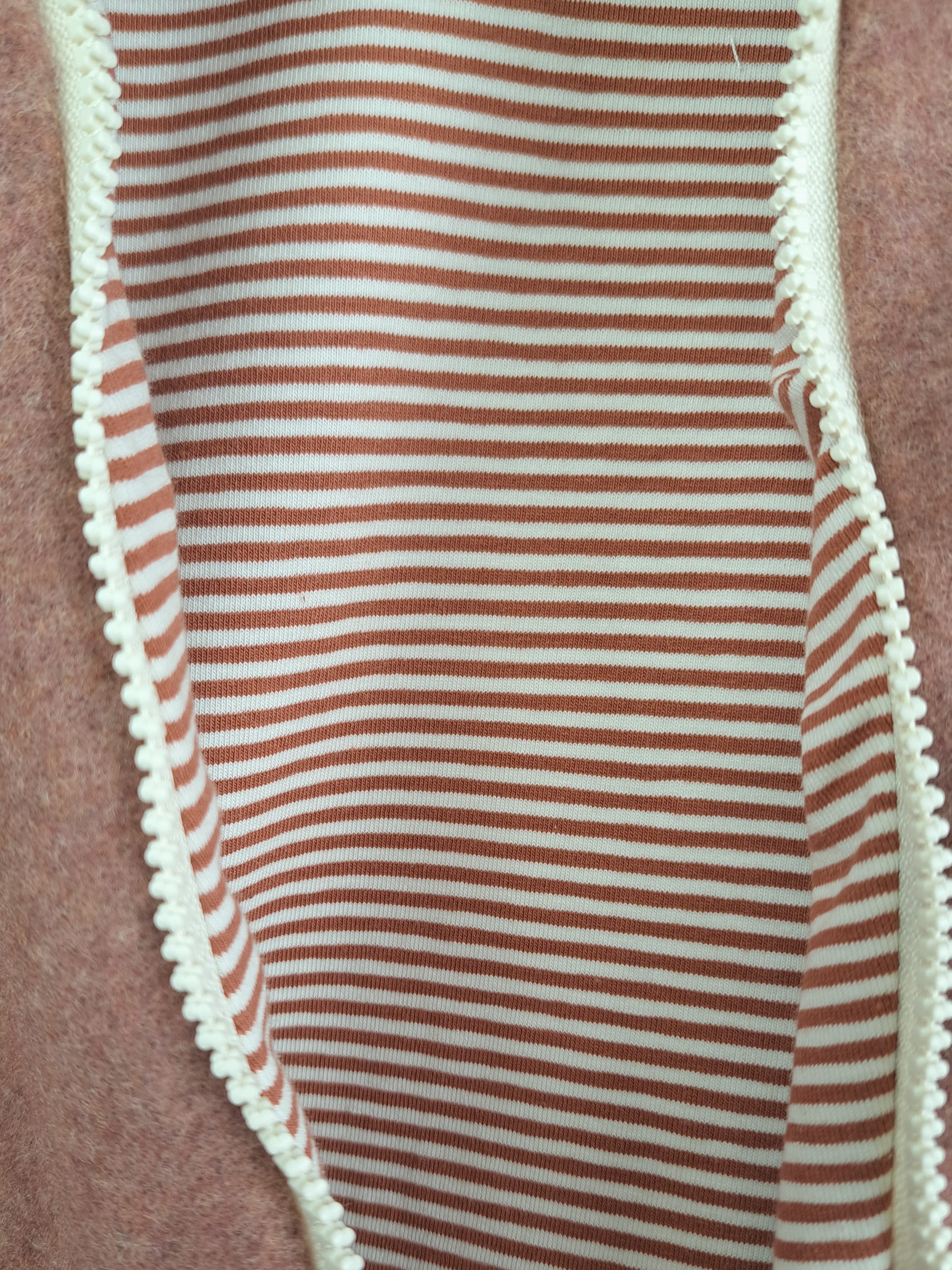 Walkmantel made of Merino wool fleece, old rose with mauve stripes