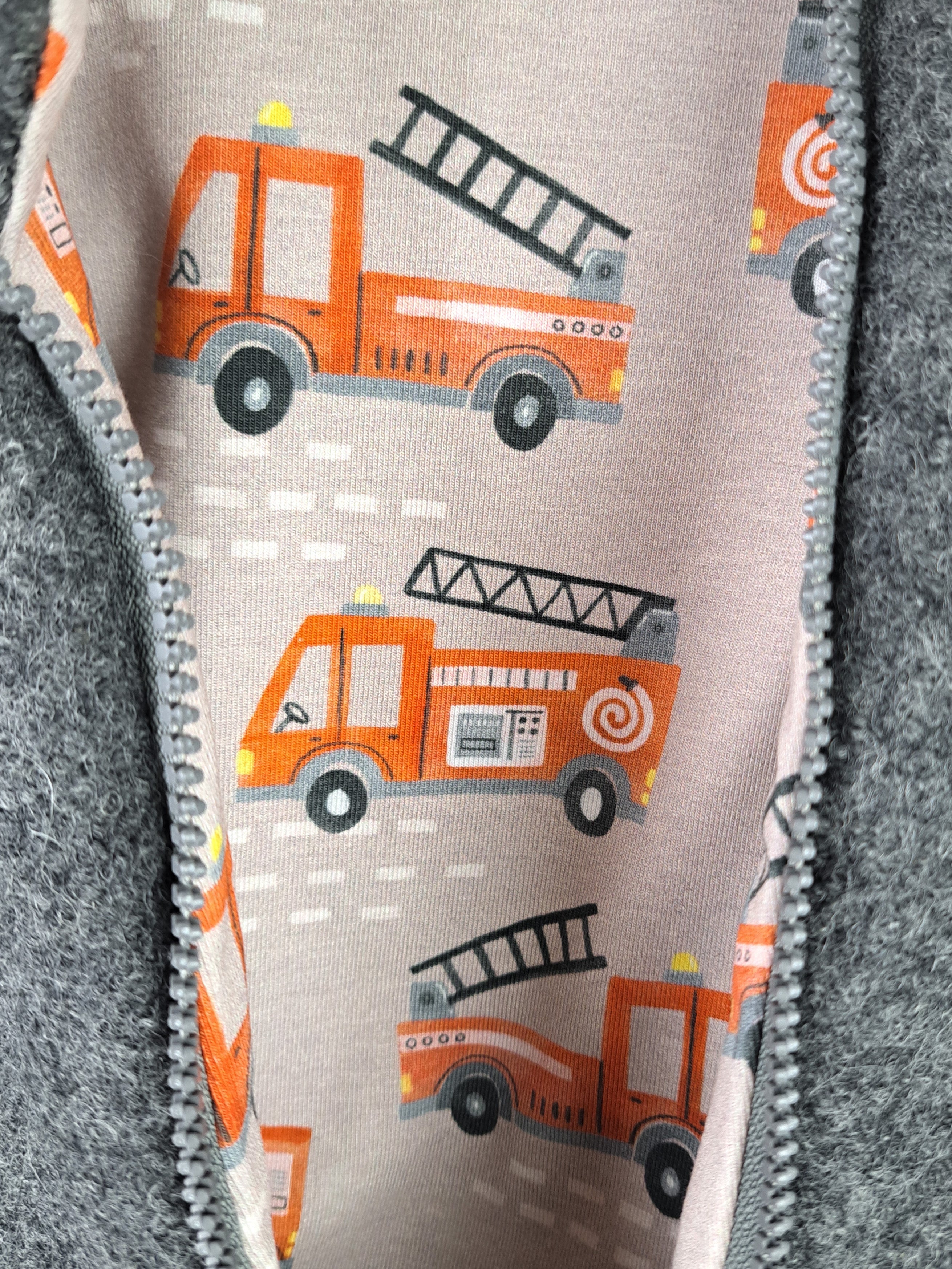 Walkjacke grau mit Feuerwehralarm