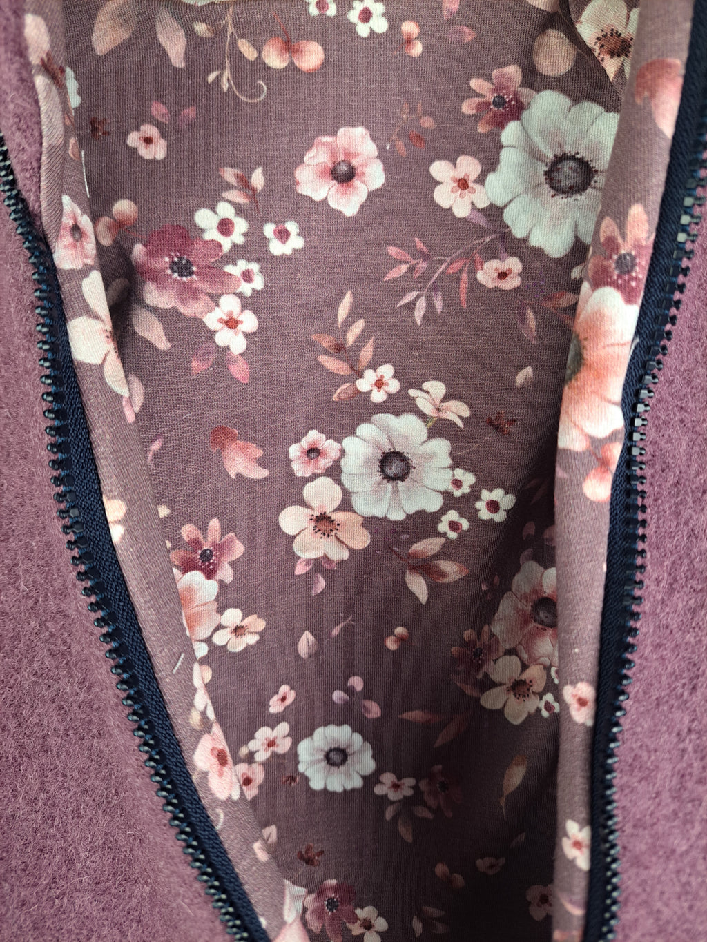 Fleece jacket lilac with "Blumentraum" lilac