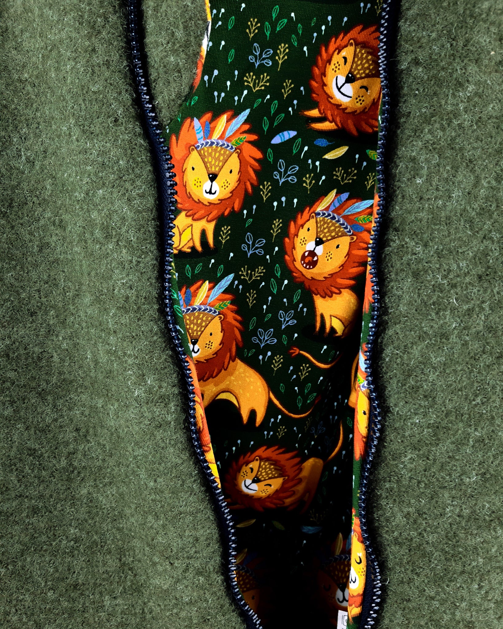 Walk overall mottled moss green with lion fir