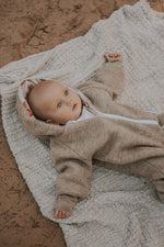 Walkoverall sand meliert mit Fuchsi creme