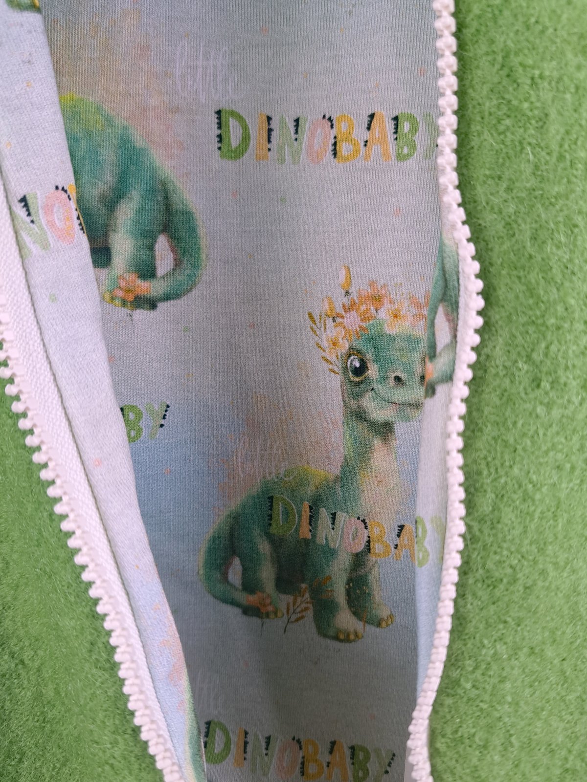 Walkoverall grün mit Little Dinobaby
