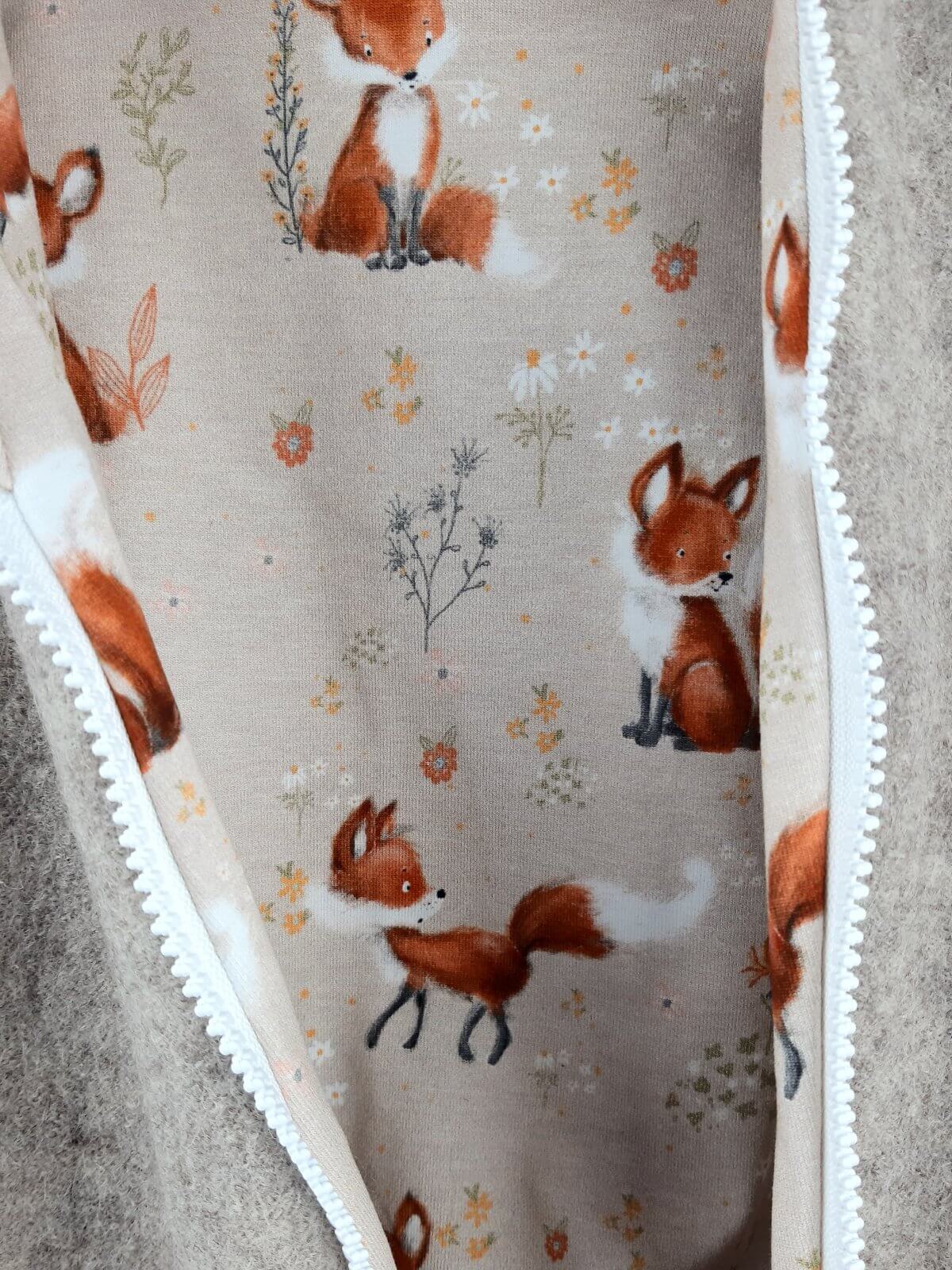 Walkmantel sand meliert mit Fuchsi creme